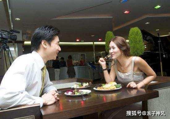 中老年相亲吃瓜,笑料百出，吃瓜群众围观