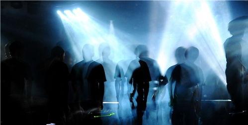 酒吧直播现场吃瓜,吃瓜群众围观直播盛宴