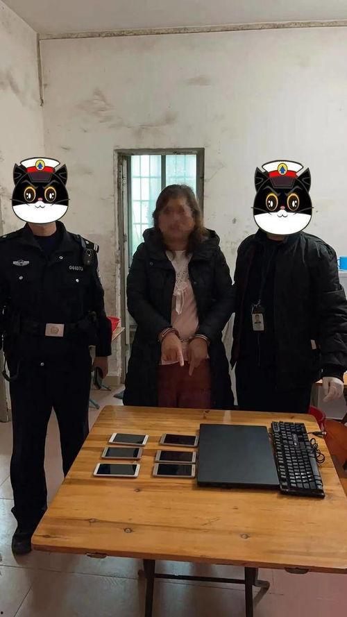美女交警吃瓜,趣味瞬间引网友热议